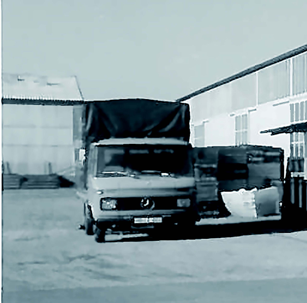 Der erste eigene LKW für die  Anlieferung 